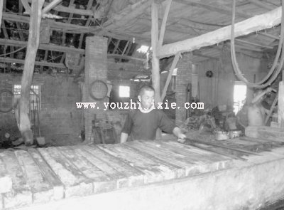 漸行漸遠(yuǎn)的木榨油作坊 終究將被現(xiàn)代工業(yè)榨油技術(shù)替代(圖2) 漸行漸遠(yuǎn)的木榨油作坊 終究將被現(xiàn)代工業(yè)榨油技術(shù)替代(圖2)